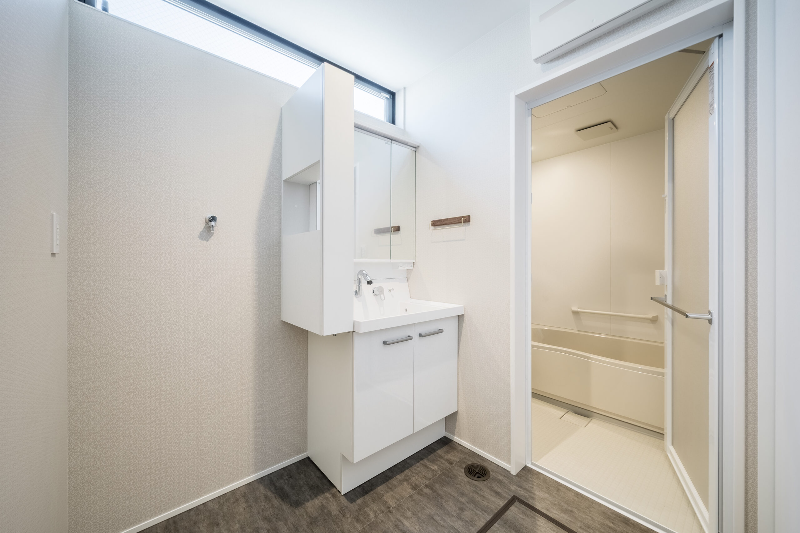 アトリエのある狭小住宅