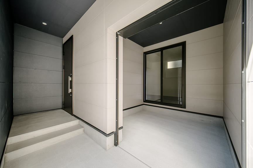 バイクガレージ×作業工房のある1階