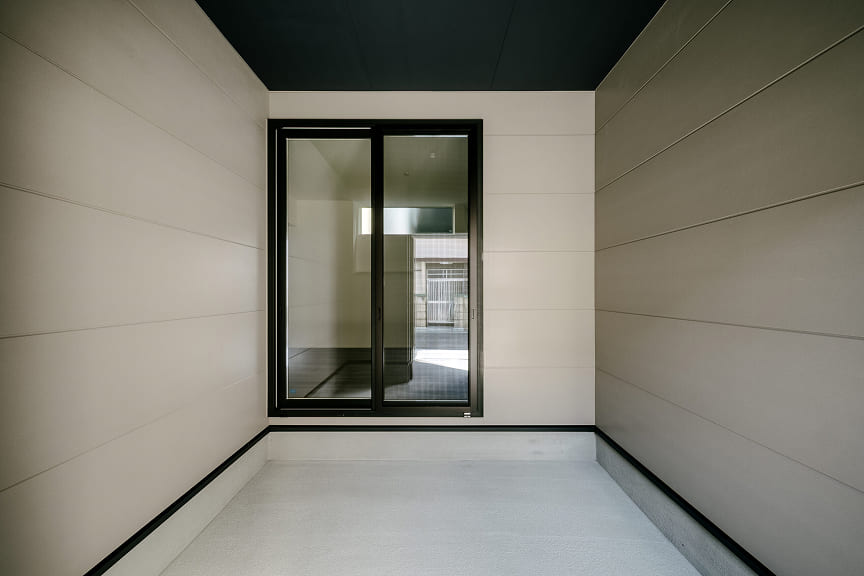 バイクガレージ×作業工房のある1階