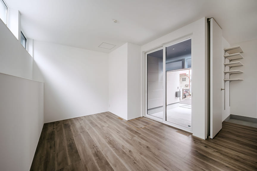 バイクガレージ×作業工房のある1階