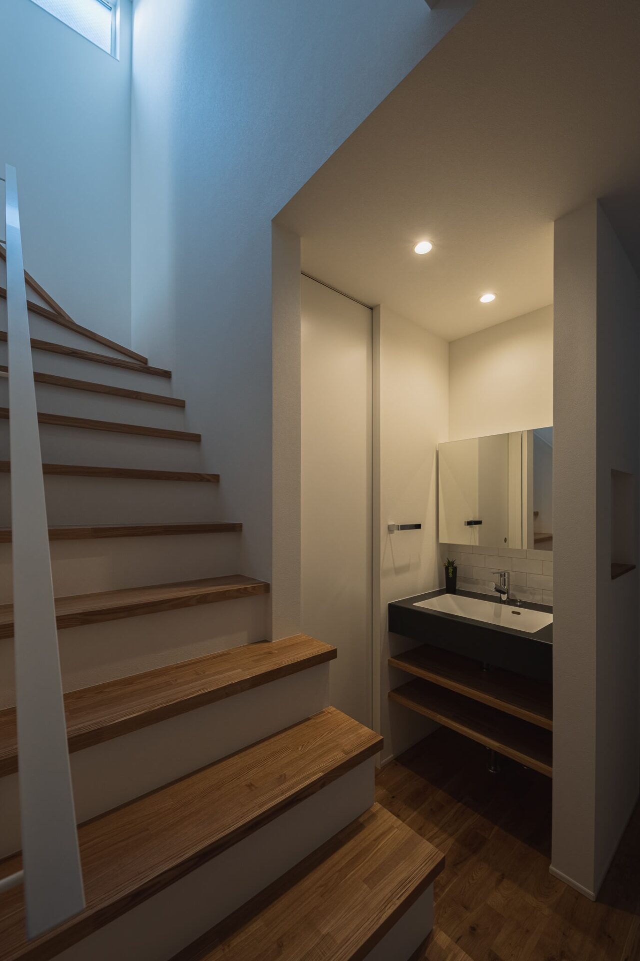 裏庭のある狭小住宅