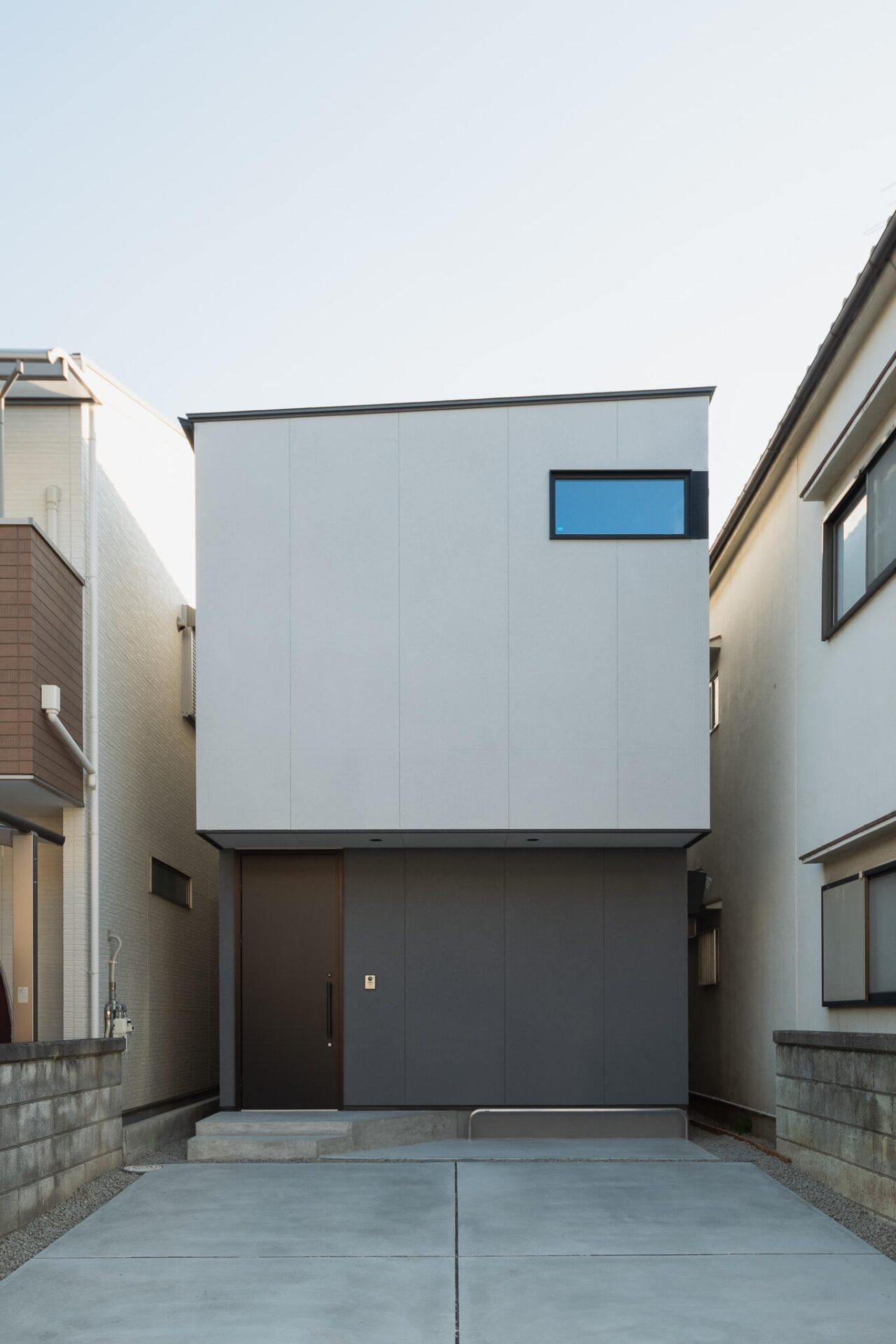 裏庭のある狭小住宅